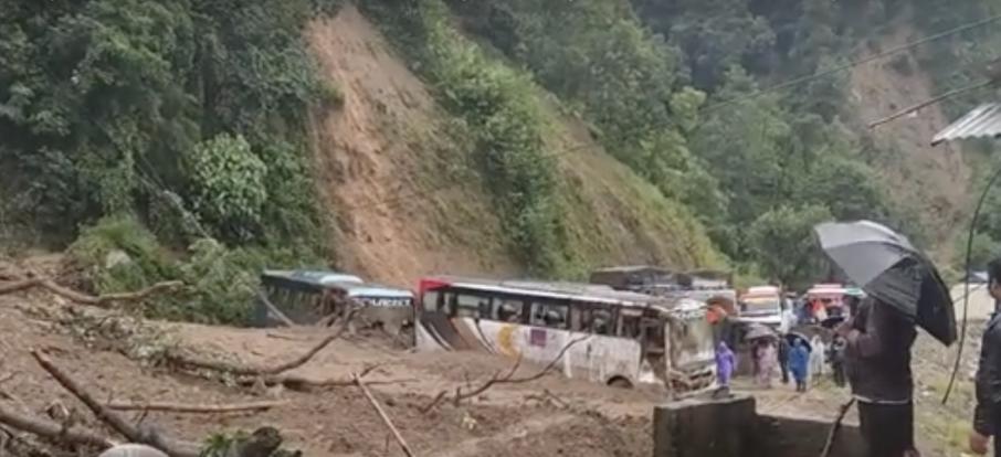 तीनदिनदेखि आएको भारी वर्षाका कारण देशभर बाढीपहिरो, ८७ जनाको मृत्यु, ७० वढी बेपत्ता